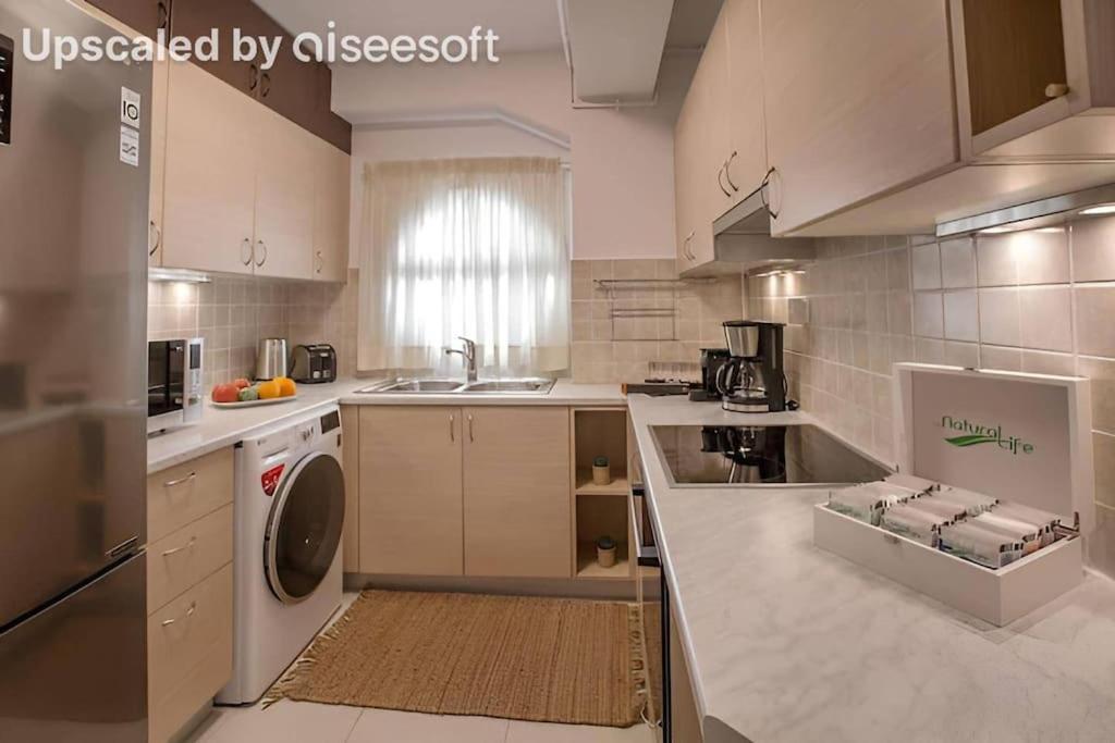 Modern Apartment In The Heart Of The City Ateny Zewnętrze zdjęcie