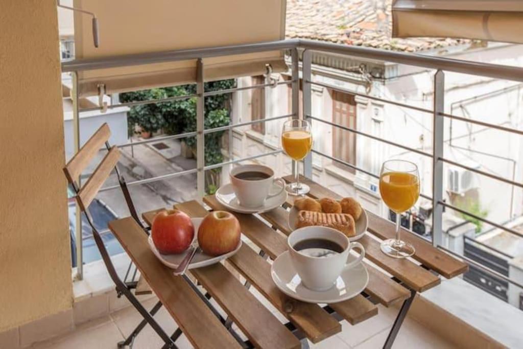 Modern Apartment In The Heart Of The City Ateny Zewnętrze zdjęcie